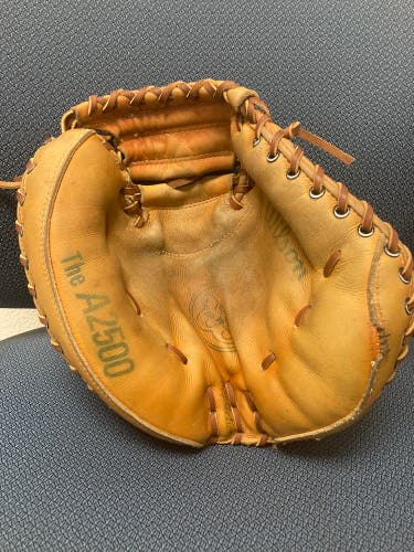 Re-laced/reconditioned Wilson A2500 Catcher’s Mitt-35’ RHT
