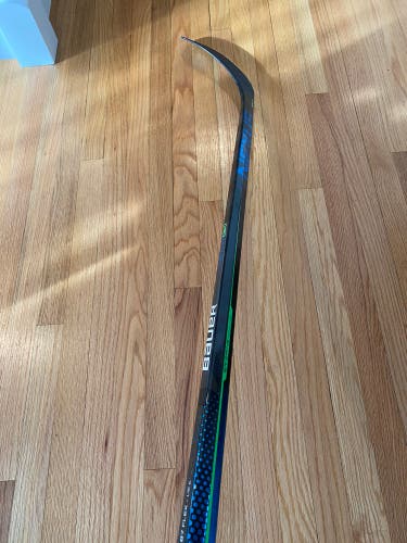 Senior Right Handed P88 Bauer Nexus Geo Hockey Stick