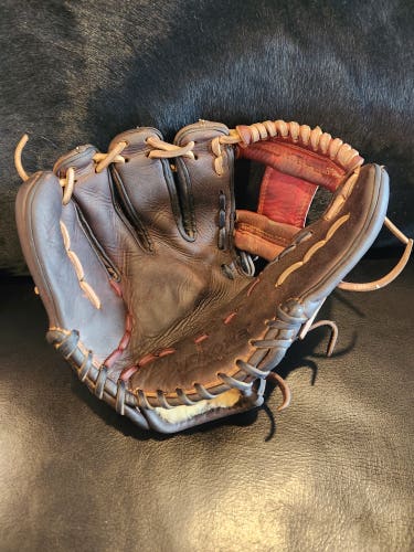 Used Left Hand Throw Nokona Pitcher's Alpha Baseball Glove 11.25"