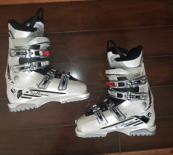 Women's Size 7.5 /8 Salomon IRONY 6 Ski Boots *WORN 1 TIME * CLEAN- PEARL WHITE