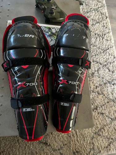 Bauer  Vapor X700 Shin Pads