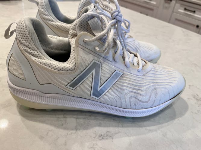 New Balance FuelCell CompV2 Molded Cleats - Men Size 10 - White