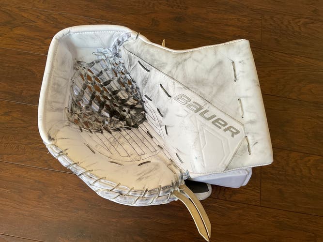 FULL RIGHT Bauer Mach Glove - all white