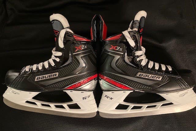 Youth Used Bauer Vapor X2.5 Hockey Skates Regular Width Size 3