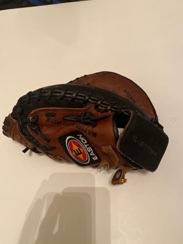Easton NAT22 Right Hand Throw  Catcher's Glove