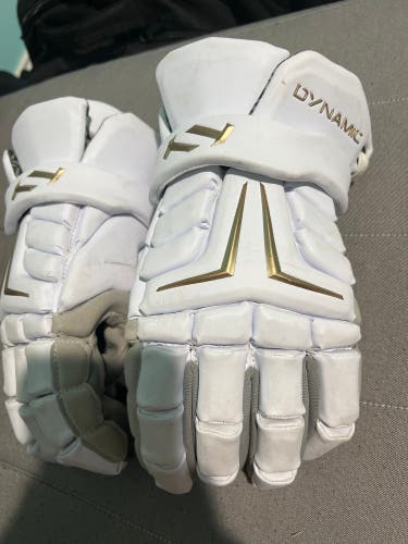 True dynamic lacrosse glove
