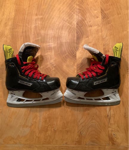Junior Bauer Regular Width  Size 3 Supreme S29 Hockey Skates
