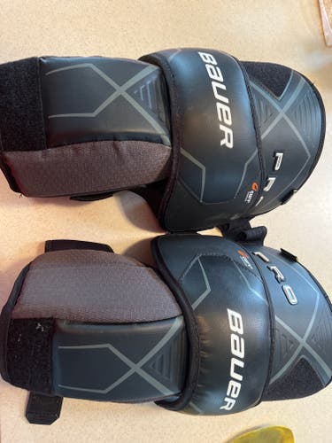 Used Bauer Pro Knee Pads - SR
