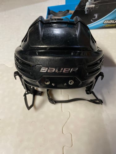 Used Medium Bauer Re-Akt 200 Helmet