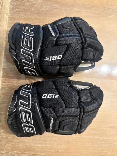 Used Junior 11” black Bauer Supreme s190 ice hockey gloves