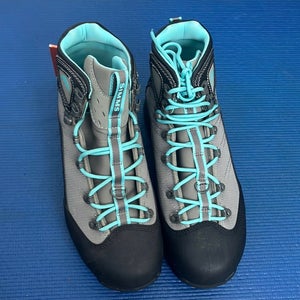 Simms women’s wading boots size 12