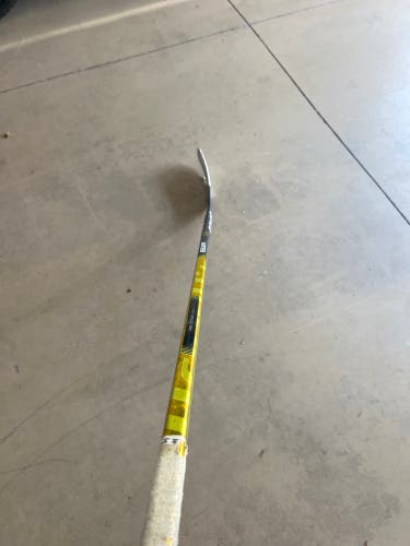 Senior Right Handed P88  Supreme UltraSonic Hockey Stick