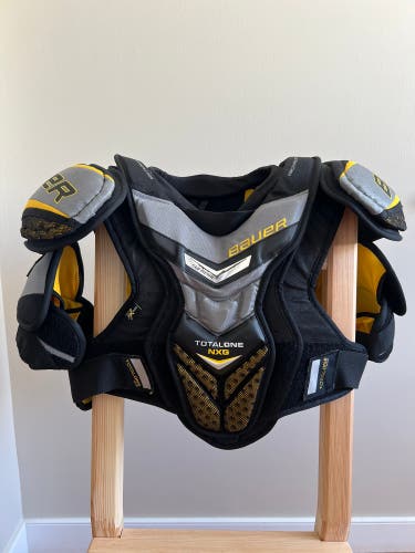 Senior Medium Bauer Supreme TotalOne NXG Shoulder Pads