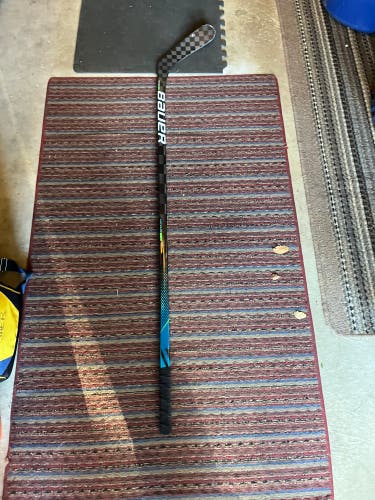 Intermediate Right Handed P92 Nexus Geo Hockey Stick
