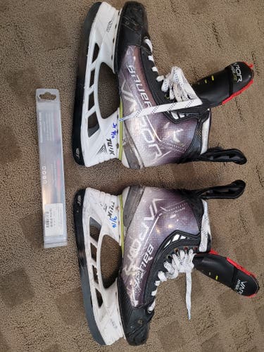 Bauer Vapor Hyperlite Hockey Skates Size 7 Senior Fit 1