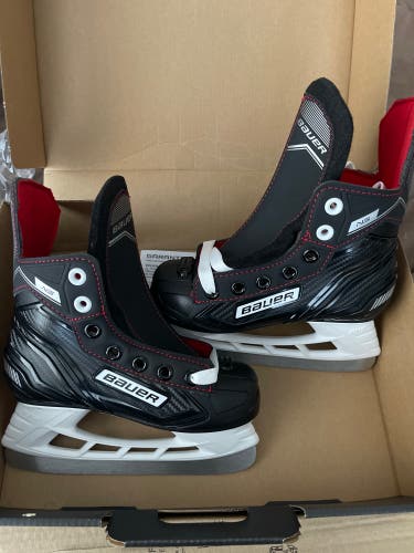NWT Bauer NS Youth Hockey Skates - Size 11