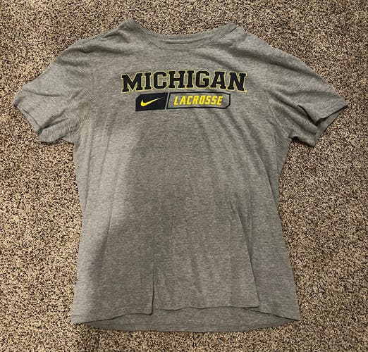 Large Nike Mens Michigan lacrosse shirt