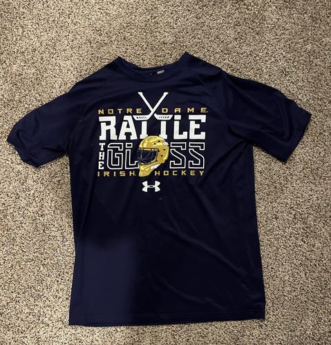 Medium Notre Dame hockey Men's Under Armour Shirt