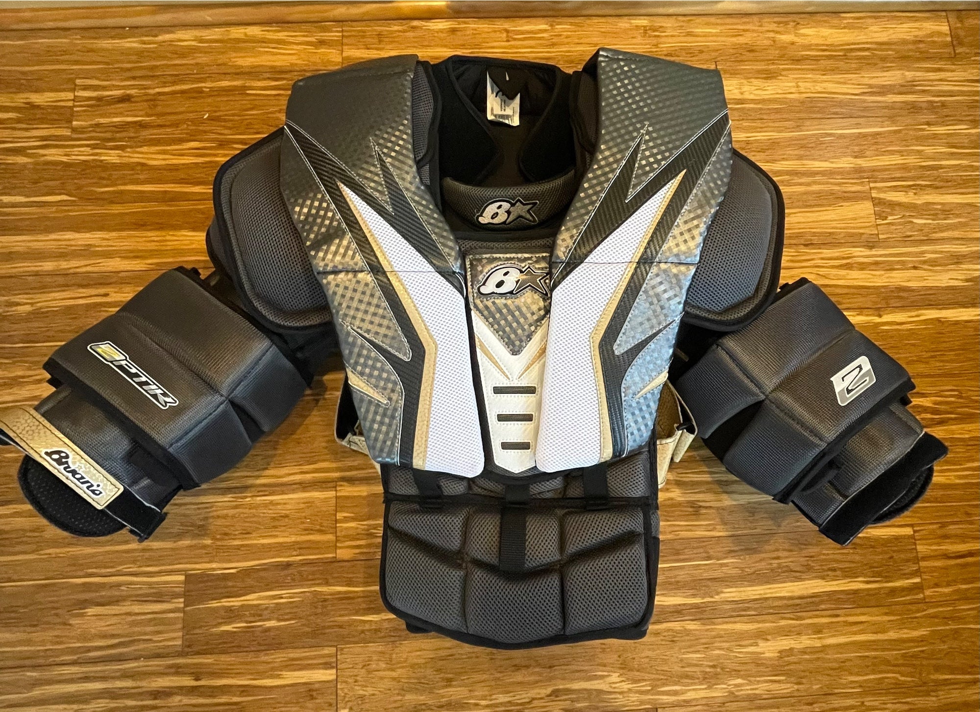 New Small Brian's Pro Stock Optik 2 Goalie Chest Protector SidelineSwap