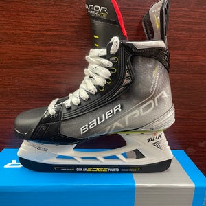 Senior New Bauer Vapor Hyperlite Hockey Skates Size 7