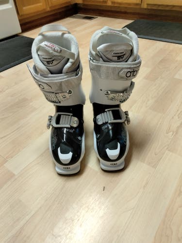 New Atomic Livfit 70 Ski Boots