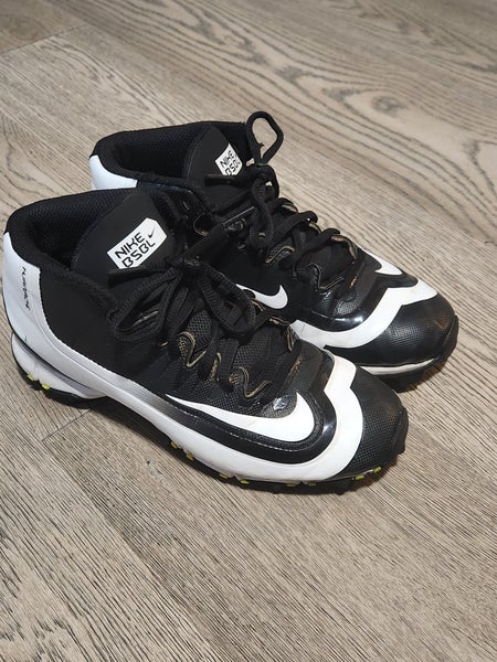 White Used Youth Kid's Size 4.5 (Women's 5.5) Molded Cleats Nike High Top Huarache