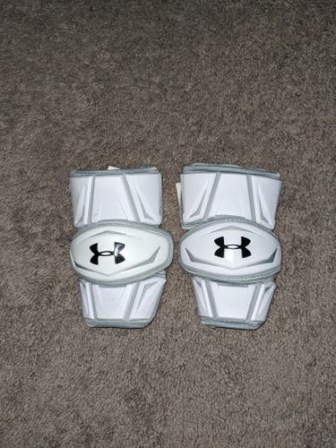 Under Armour Revenant Arm Pads