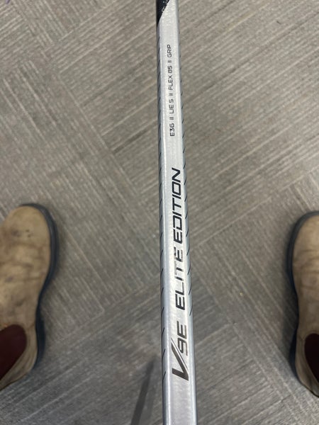 EASTON V9E Elite Edition Grip Hockey Stick- Jr