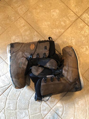 Used Men's 8.5 Salomon The Triumph Snowboard Boots
