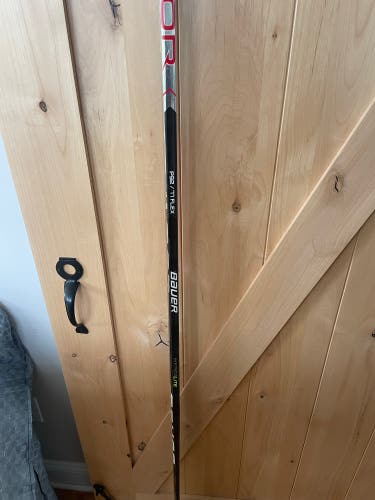 Intermediate Left Hand P92 Vapor Hyperlite Hockey Stick
