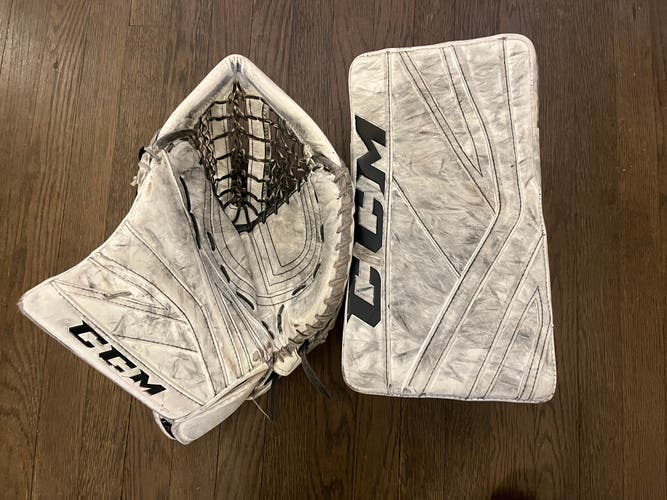 CCM White glove and Blocker Set Regular P2.9
