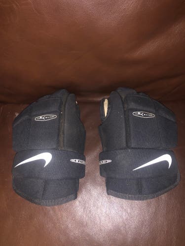 Nike junior gloves