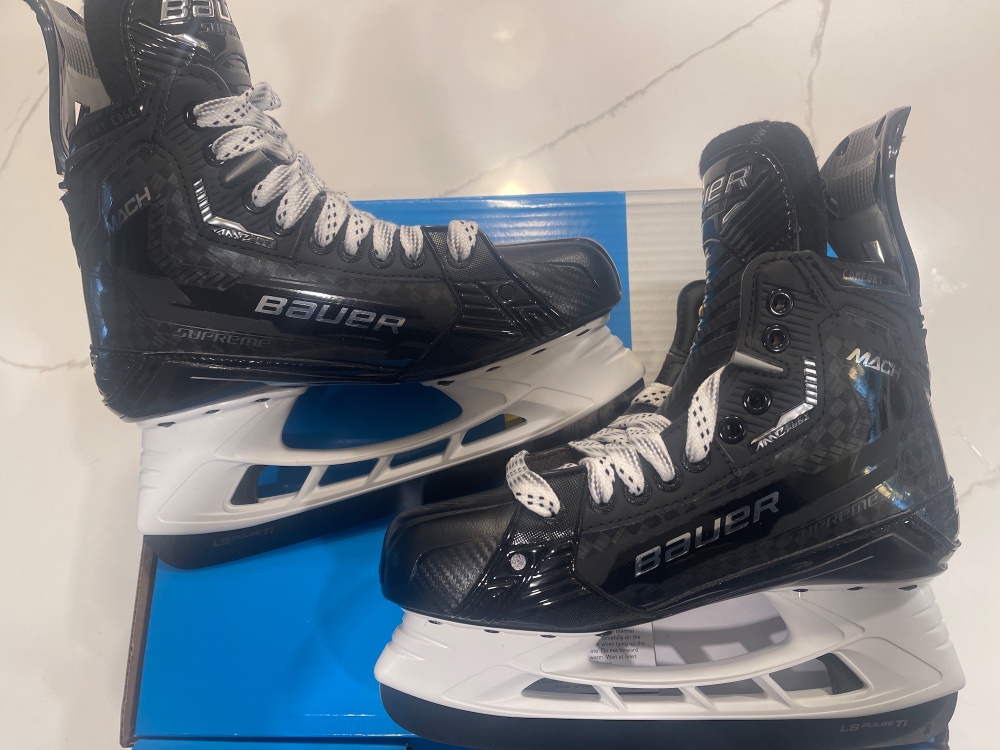 New Bauer  Size 7 Supreme Mach Hockey Skates