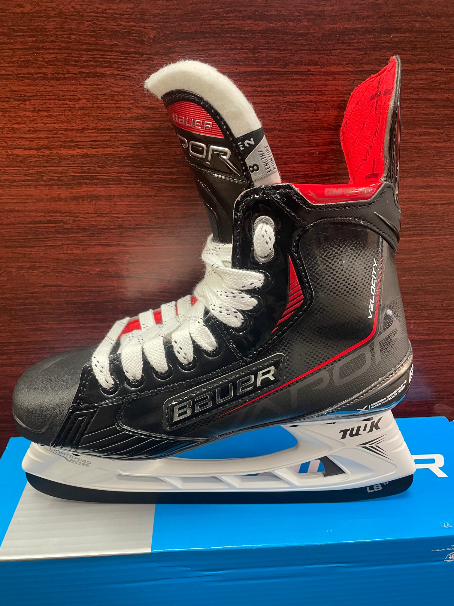 Intermediate New Bauer Vapor X Velocity Hockey Skates Size 7 Fit 2