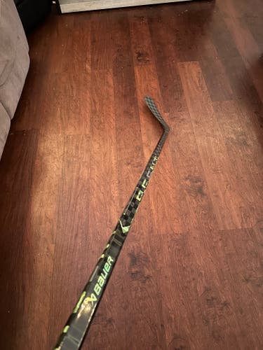 Intermediate New Left Hand Bauer Ag5nt Hockey Stick P92