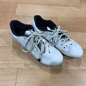 White Used Women's 7.5 Molded Nike Cleats