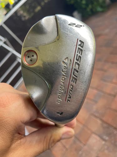Taylormade Rescue Dual 4 Hybrid 22 Deg  in right handed  Graphite