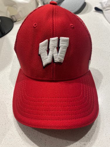 Wisconsin Motion W One Size Fits All Under Armour Hat