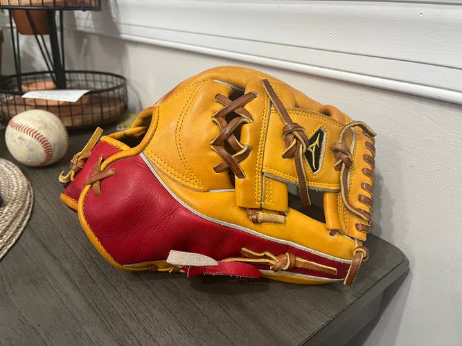 Right Hand Throw 11.25" Classic Pro Baseball Glove