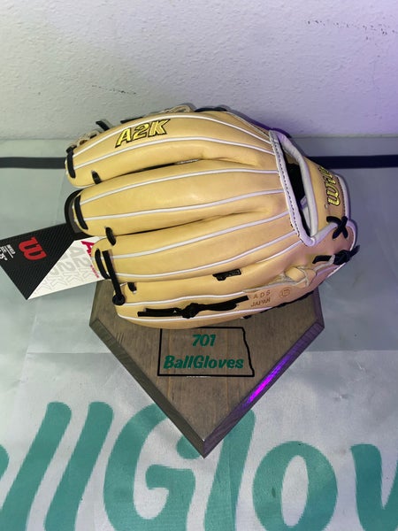 What Pros Wear: Dansby Swanson's Wilson A2K 1787 Glove - What Pros Wear