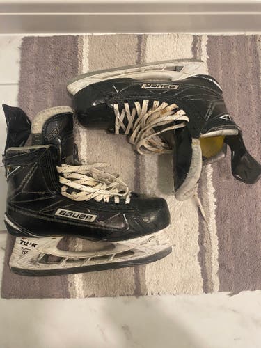 Senior Used Bauer Supreme 1S Hockey Skates Regular Width Size 8.5