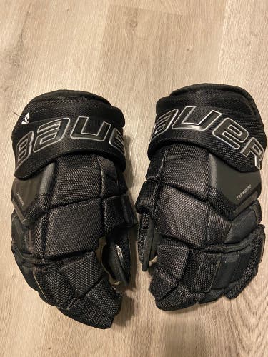 Used Bauer 14" Supreme Ultrasonic Gloves