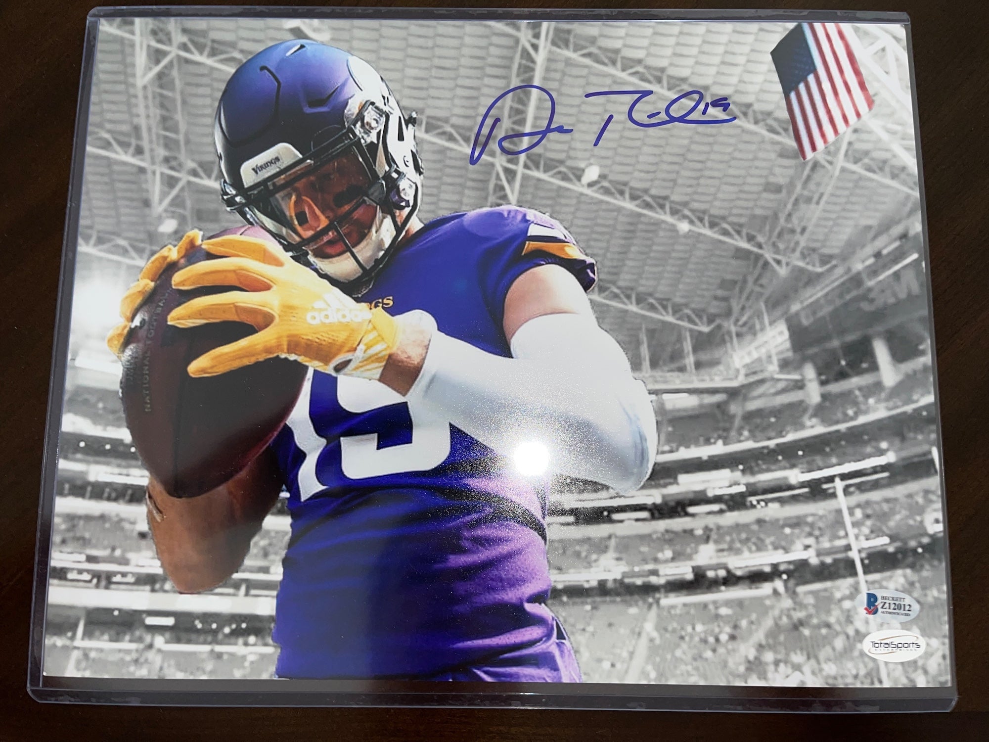 ERIC KENDRICKS MINNESOTA VIKINGS SIGNED 11x14 BECKETT AUTHENTICATED