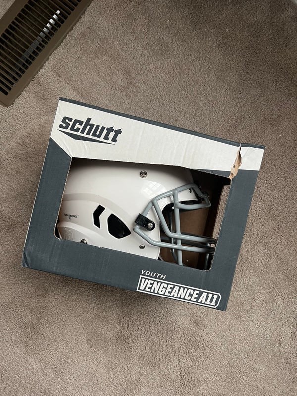 SCHUTT Youth Recruit R3 Size Large Football Helmet 798600 White