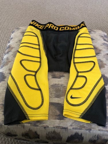 Nike pro combat Dri Fit men’s small compression shorts