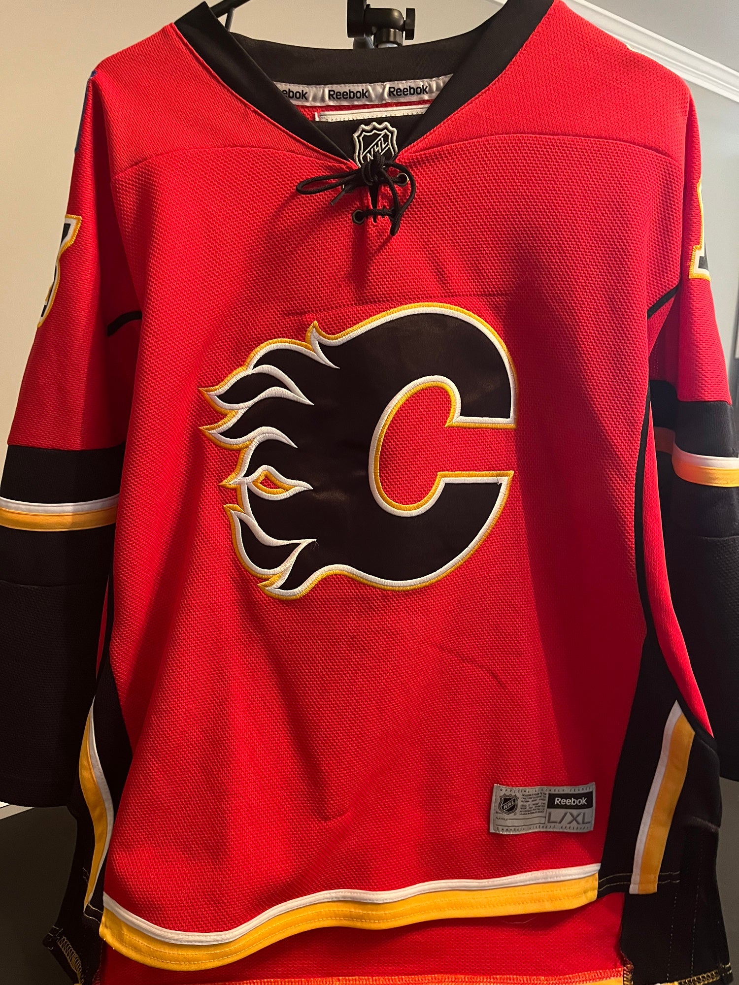 Calgary Flames Women's Reebok NHL Jersey New