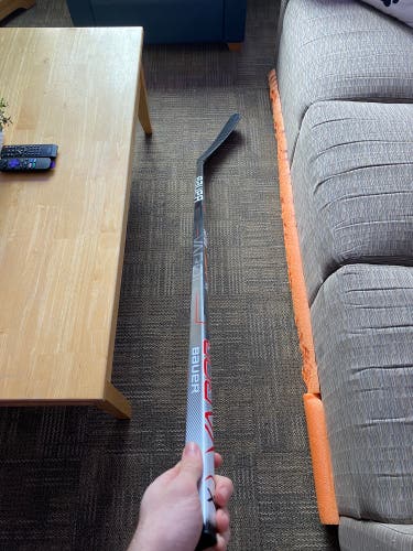 Senior Right Handed P92M Vapor Hyperlite League Hockey Stick