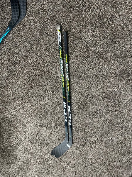 Intermediate Right Handed P28 Super Tacks 9380 Hockey Stick