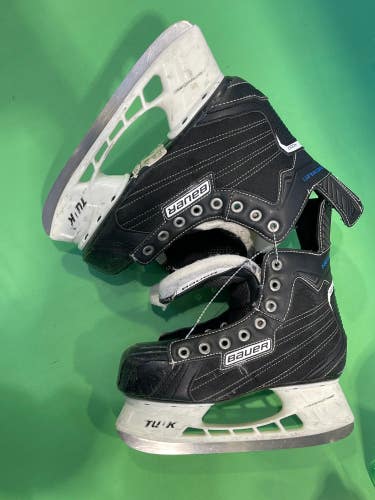 Junior Used Bauer Nexus 4000 Hockey Skates D&R (Regular) 3.0