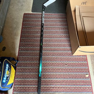 Intermediate Right Handed P28 Nexus Geo Hockey Stick